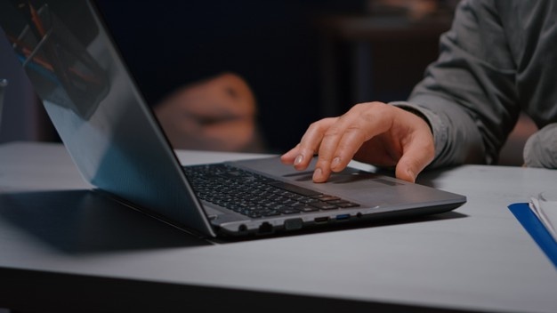 closeup-executive-man-hands-answering-negotiations-email-planning-business-company-consultation-l_482257-2789